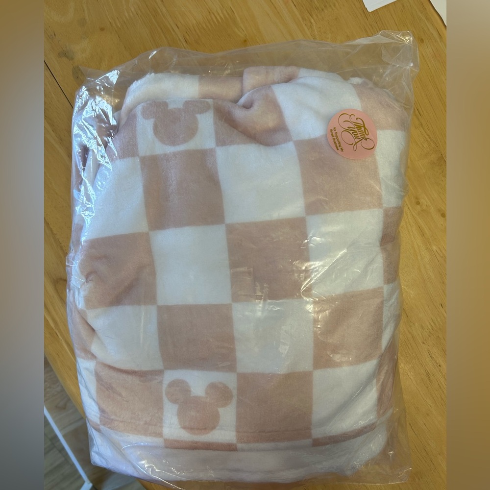 NWT Disney Mickey Mouse Pink Checkered Fleece Blanket 50x60